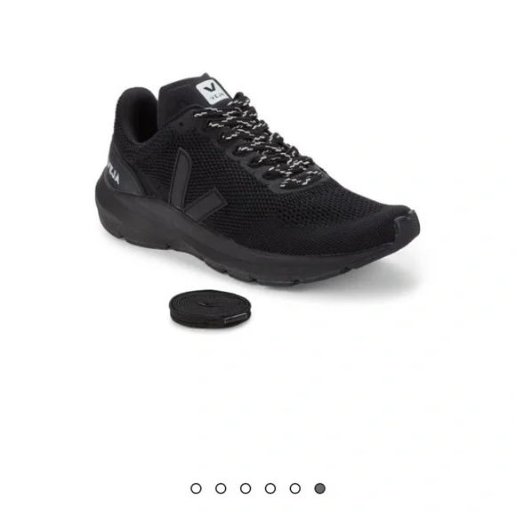 NWT Veja black sneakers EU size 40 (women’s 8 1/2-9/men’s 7).Brand new with box. - Picture 8 of 14